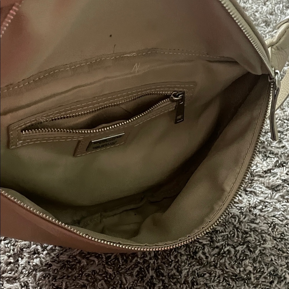 Elegant Tan Crossbody Bag - Picture 4 of 7
